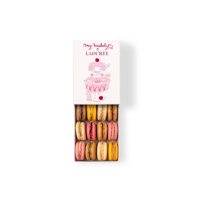 Coffret Ladurée My Melody 12 macarons boîte ouverte.jpg