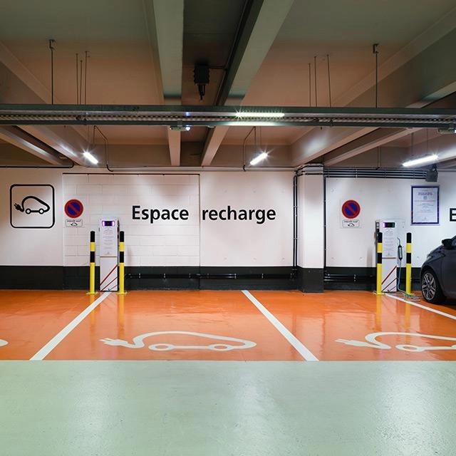 Bornes électriques au Parking Officiel Charles de Gaulle PEF