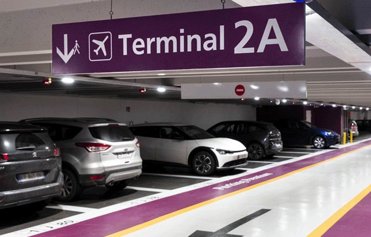 Voitures garées Parking Paris Aéroport