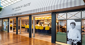 Devanture du restaurant The French Taste du terminal de l'aéroport