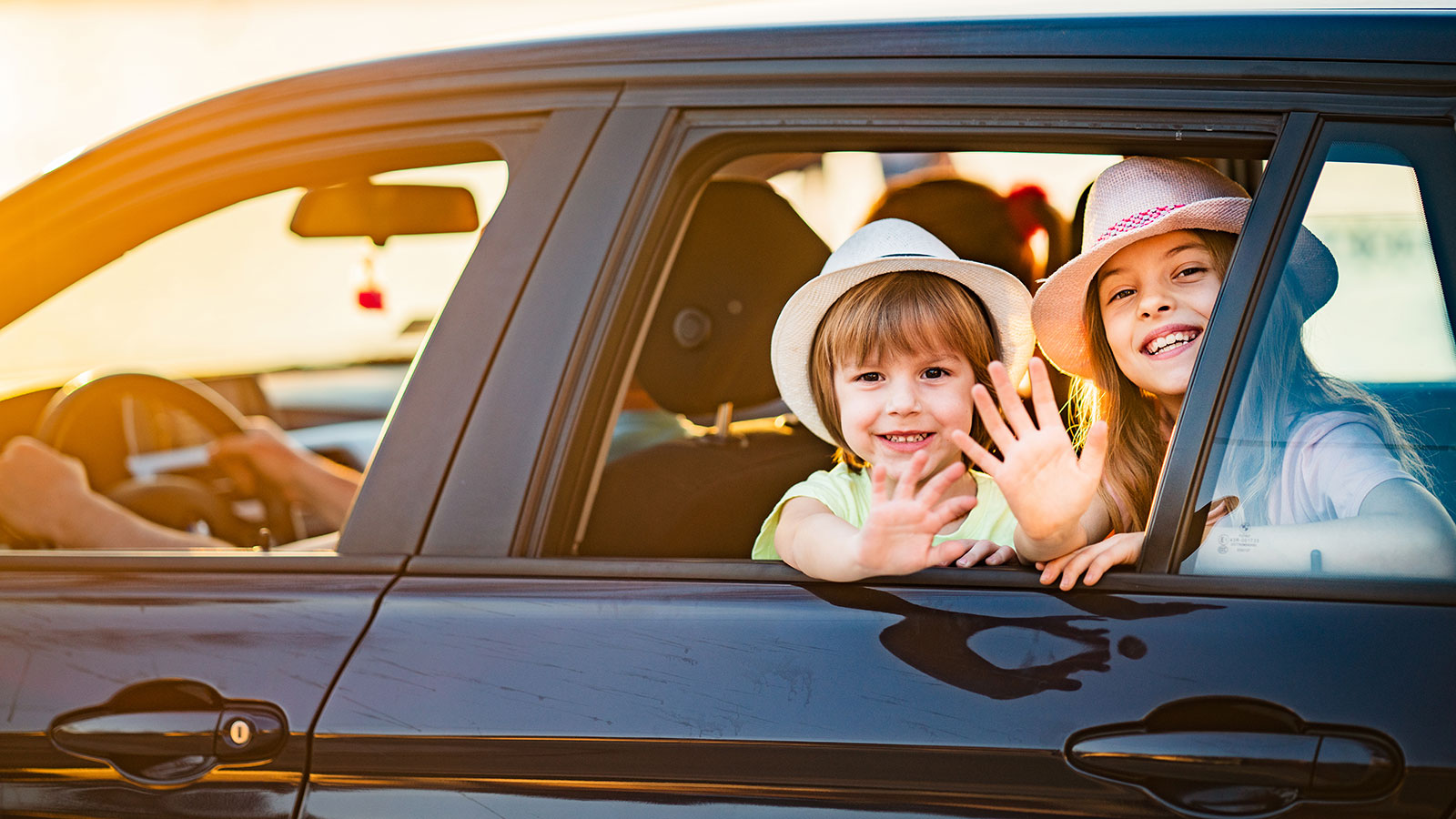 Enfants en voiture 