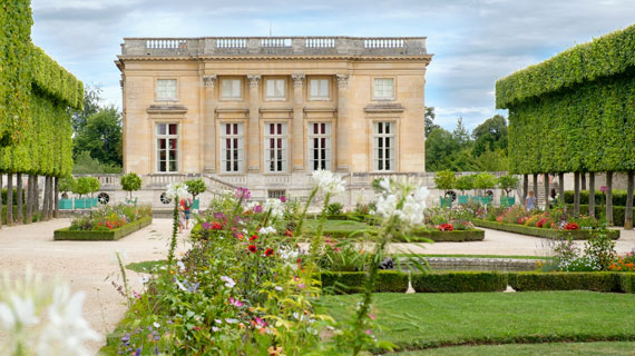 petit-trianon-versailles-570320.jpg